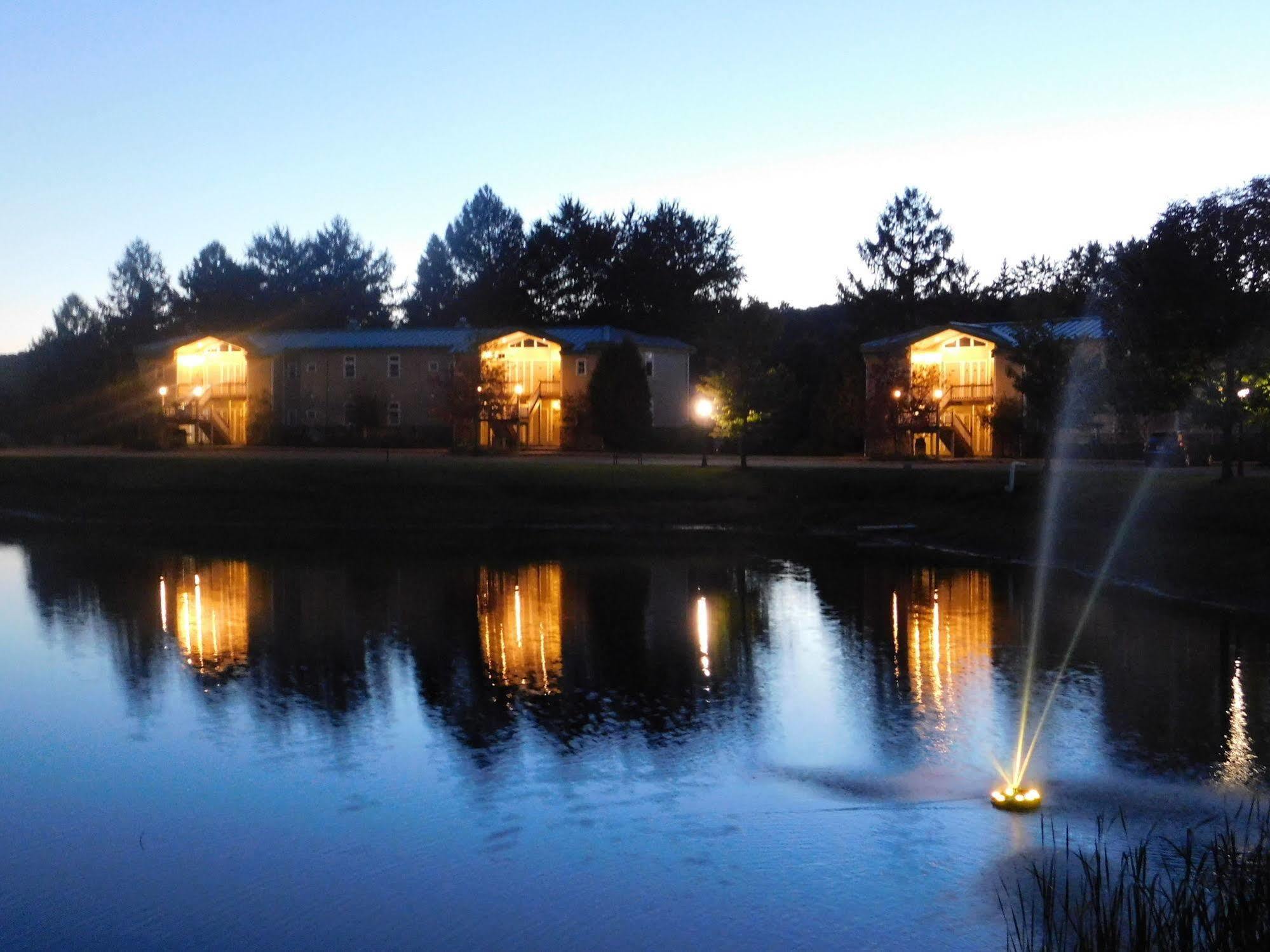 Fairway Suites At The Peak French Creek Екстер'єр фото